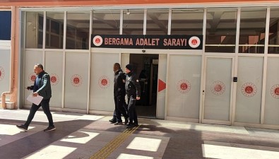 Izmir'de Araç Kundaklayan Sahis Tutuklandi