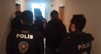 Polis Ekiplerinden 1 Yil Boyunca Kadin Kiligina Girerek Kaçmis Haberi