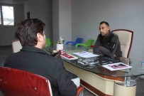 Sira Disi Muhtar Adayi Açtigi Seçim Ofisinde Mahalleliyi Agirlayip, Sorunlarini Dinliyor