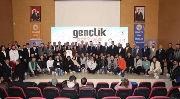 Bakan Güler, gençlerin sorularını cevapladı