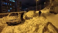 Bitlis'te Tek Katli Evler Ve Araçlar Kar Altinda Kaldi