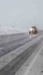 Tatvan'da Kar Yagisindan Dolayi Köy Yollari Kapandi Haberi