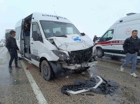 Van'da Trafik Kazasi Açiklamasi 1 Yarali