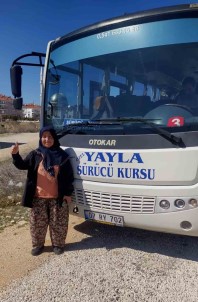 59 Yasinda, Arkadaslarina Inat Otobüs Ehliyeti Aldi