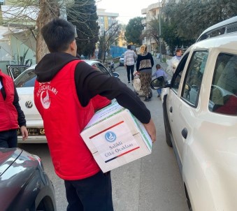 Salihli Ülkü Ocaklarindan Ihtiyaç Sahiplerine Yardim Eli