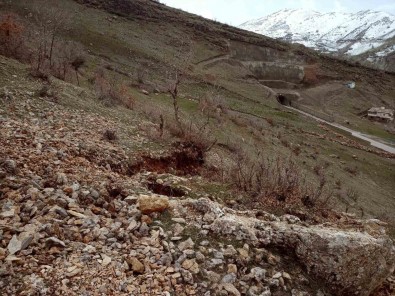 Sirnak-Hakkari Yolu Çökme Nedeniyle Trafige Kapatildi