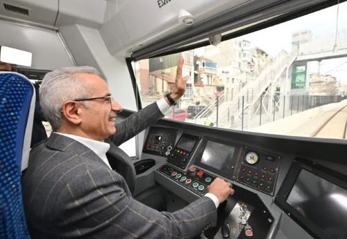 2 ayda 4 metro: İstanbul’un çilesi bitecek! Bakan Uraloğlu: 600 km daha hat lazım