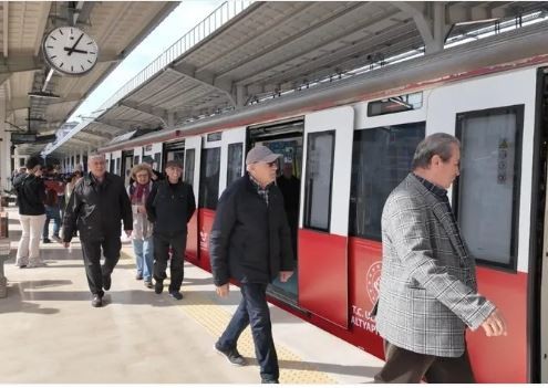 2 ayda 4 metro: İstanbul’un çilesi bitecek! Bakan Uraloğlu: 600 km daha hat lazım