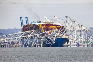 ABD'de Köprüye Çarpan Gemi 2016'Da Belçika'da Da Kazaya Karismis