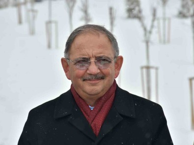 Bakan Özhaseki, Ardahan'da Millet Bahçesinde Incelemelerde Bulundu