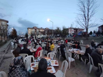 Bin 500 Vatandasla Iftar Sofrasi