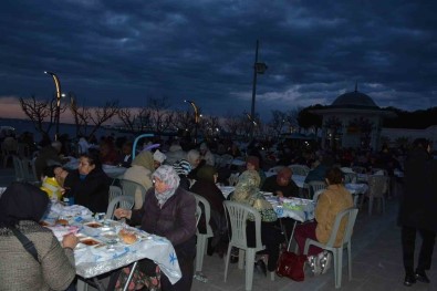 Lapseki'de Sokak Iftarlari Ilgi Görüyor