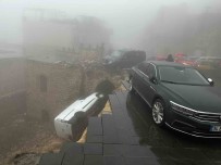 Mardin'de Yagis Sonrasi Yol Çöktü Açiklamasi 2 Araç Hasar Gördü