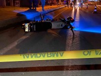 Motosiklet Yön Levhasina Çarpti, 18 Yasindaki Sürücü Hayatini Kaybetti Haberi