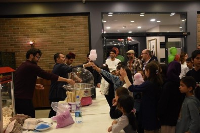 Vali Aktas, Yetim Çocuklarla Bir Araya Geldi