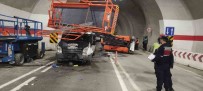 Artvin'de Yolcu Minibüsü Tünel Içinde Kaza Yapti Açiklamasi 7 Yarali