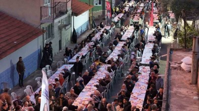 Baskan Çerçioglu, Iftar Sofralarinda Vatandaslarla Bulusuyor