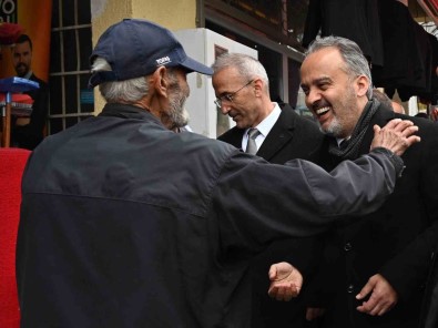 Bursa'da 50 Bin Emekliye Bayram Destek Çekleri Ulastirildi