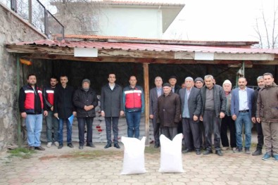 Domaniç'te 43 Üreticiye Yüzde 50 Hibeli 4 Bin 350 Kilo Nohut Tohumu Dagitildi