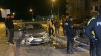 Karaman'da 2 Otomobil Kafa Kafaya Çarpisti Açiklamasi 2 Yarali Haberi