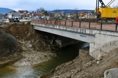 Köprü Yapiminda Çalismalar Büyük Ölçüde Tamamlandi