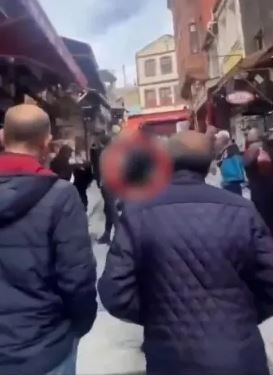 İstanbul’da çarşaflı kadına saldırı: Yerlerde sürükledi, darp etti…
