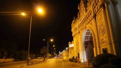 Antalya'da 7 Ilçeye 128 Trafo, 2 Bin 358 Aydinlatma Diregi Yatirimi Yapildi