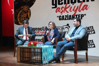 Baskan Sahin, Gençlerin Sorularini Yanitladi
