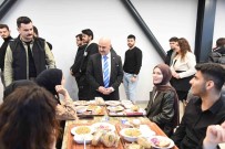 Düzce Üniversitesi Ögrencileri Için Iftar Programi Düzenledi