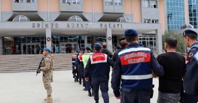 Edirne'de Yunanistan'a kaçmaya çalışan 13 terör şüphelisi yakalandı