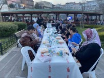 Fatih'te 5 Bin Kisi Iftar Sofrasinda Bulustu