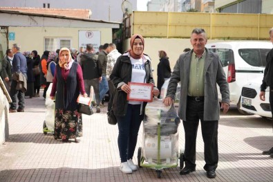 Kadin Çiftçilere 'Süt Sagim Makinesi' Destegi