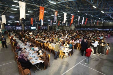 Merkezefendi'nin Iftar Sofrasi Mehmet Akif Ersoy'da Uruldu