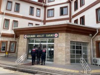 5 Yil Hapis Cezasiyla Aranan Ve Köyde Saklanan Sahsi Jandarma Yakaladi