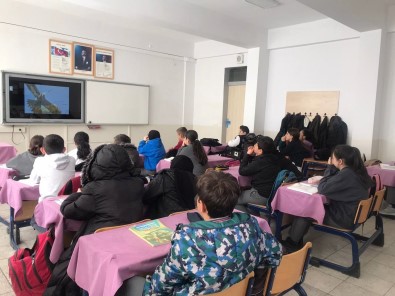 Bayburt'ta Ortaokul Ögrencilerine 'Tabiati Koruma Ve Biyoçesitliligin Önemi' Konularinda Egitim Verildi