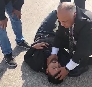 Doktorun Otomobiline Çarpti, Ilk Müdahaleyi Doktor Yapti