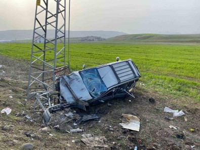 Elazig'da Hafif Ticari Araç Elektrik Diregine Çarpti Açiklamasi 5 Yarali