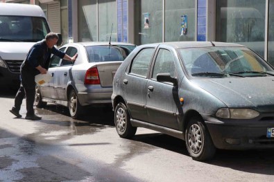 Sakarya'da Araçlar Çamurla Kaplandi