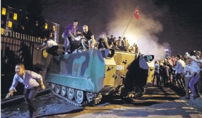 Şehit ailelerinden Özel'e sert tepki! 'Darbecilik ruhlarında var!'