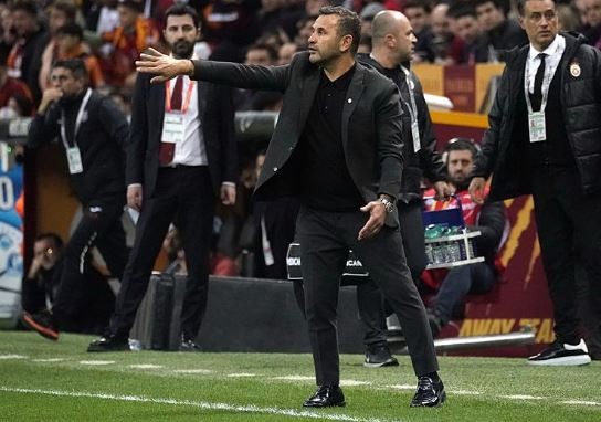 Galatasaray'da tam 8 ayrılık! Okan Buruk biletleri kesti