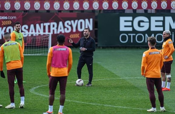 Galatasaray'da tam 8 ayrılık! Okan Buruk biletleri kesti