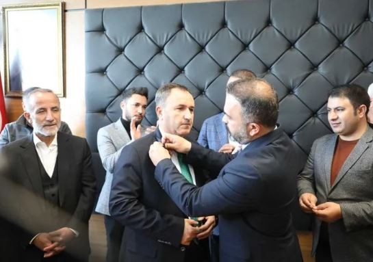 ‘CHP’nin mitingini DEM’e sattılar’! Bitlis’te CHP adayı istifa edip, AK Parti’ye geçti