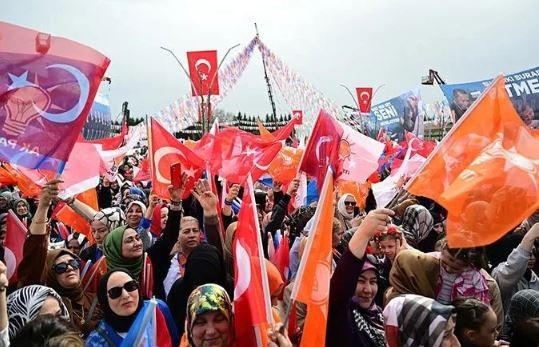 ‘CHP’nin mitingini DEM’e sattılar’! Bitlis’te CHP adayı istifa edip, AK Parti’ye geçti
