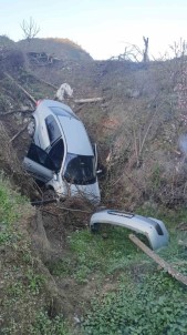 Amasya'da Otomobil Sarampole Uçtu, Sürücüsü Alkollü Çikti