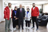 Baskan Pekmezci, Demir Bilekleri Altinla Ödüllendirdi