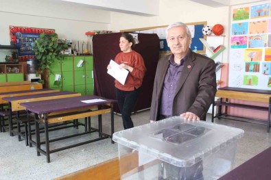 Karaman'da Okullara Sandik Ve Oy Kullanma Kabinleri Yerlestirildi