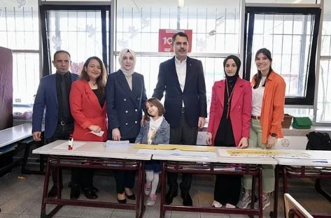 Murat Kurum'dan yerel seçim mesajı: Bir oyla ne değişir demeyin ve mutlaka oyunuzu kullanın