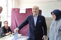 Adana Valisi Oy Kullanmak Için Sirada Bekledi Haberi