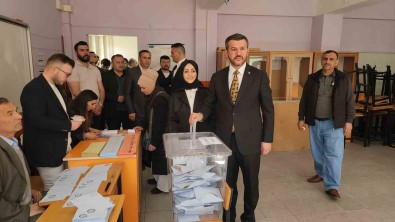 AK Parti Belediye Baskan Adayi Çetinkaya Oyunu Kullandi