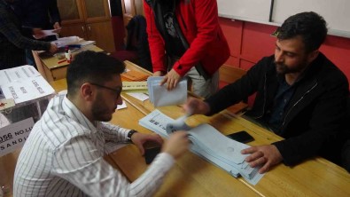 Bitlis'te Oy Kullanma Islemi Basladi
